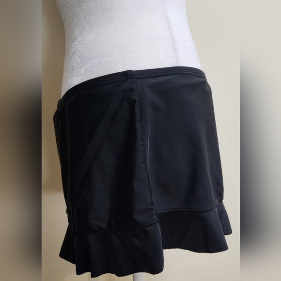 Black Swim Skirt With Ruffle on the Bottom Womens Size Large - Picture 2 of 5